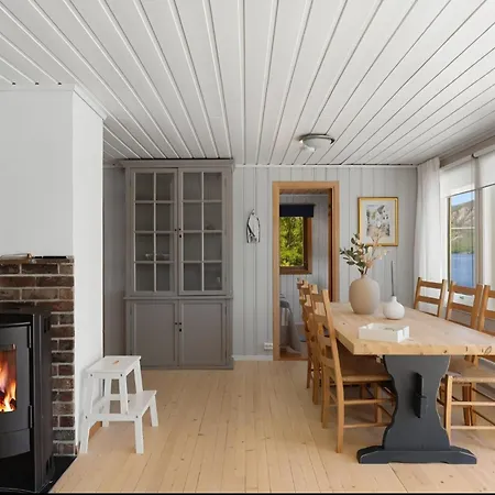 Casa de Férias Cozy By The Waterfront, Tranquility, Nature, And Fjords Jørpeland