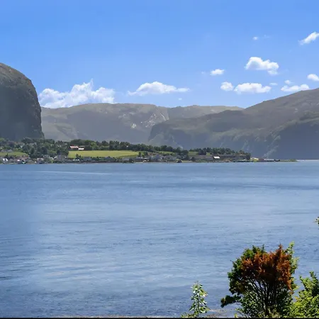 Cozy By The Waterfront, Tranquility, Nature, And Fjords Casa de Férias